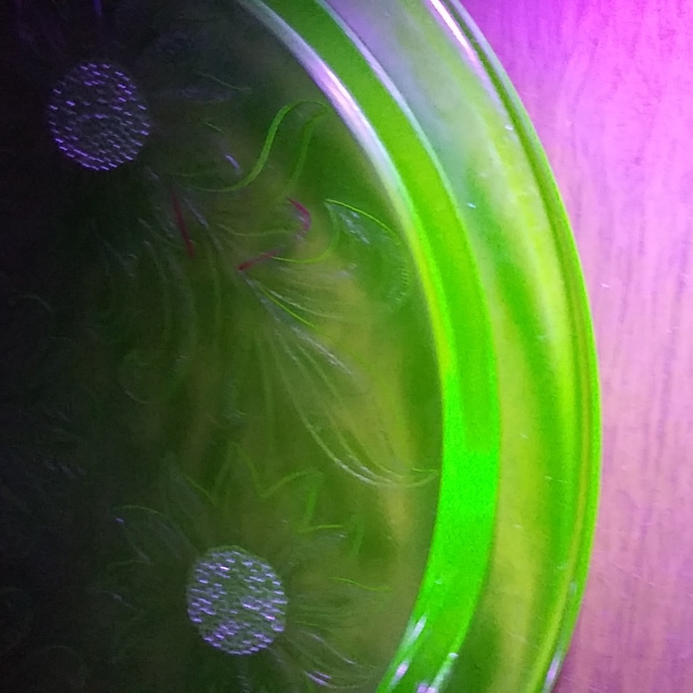 Green Uranium Glass 3-Footed Cake Plate Sunflower Pattern Low Plateau Plate